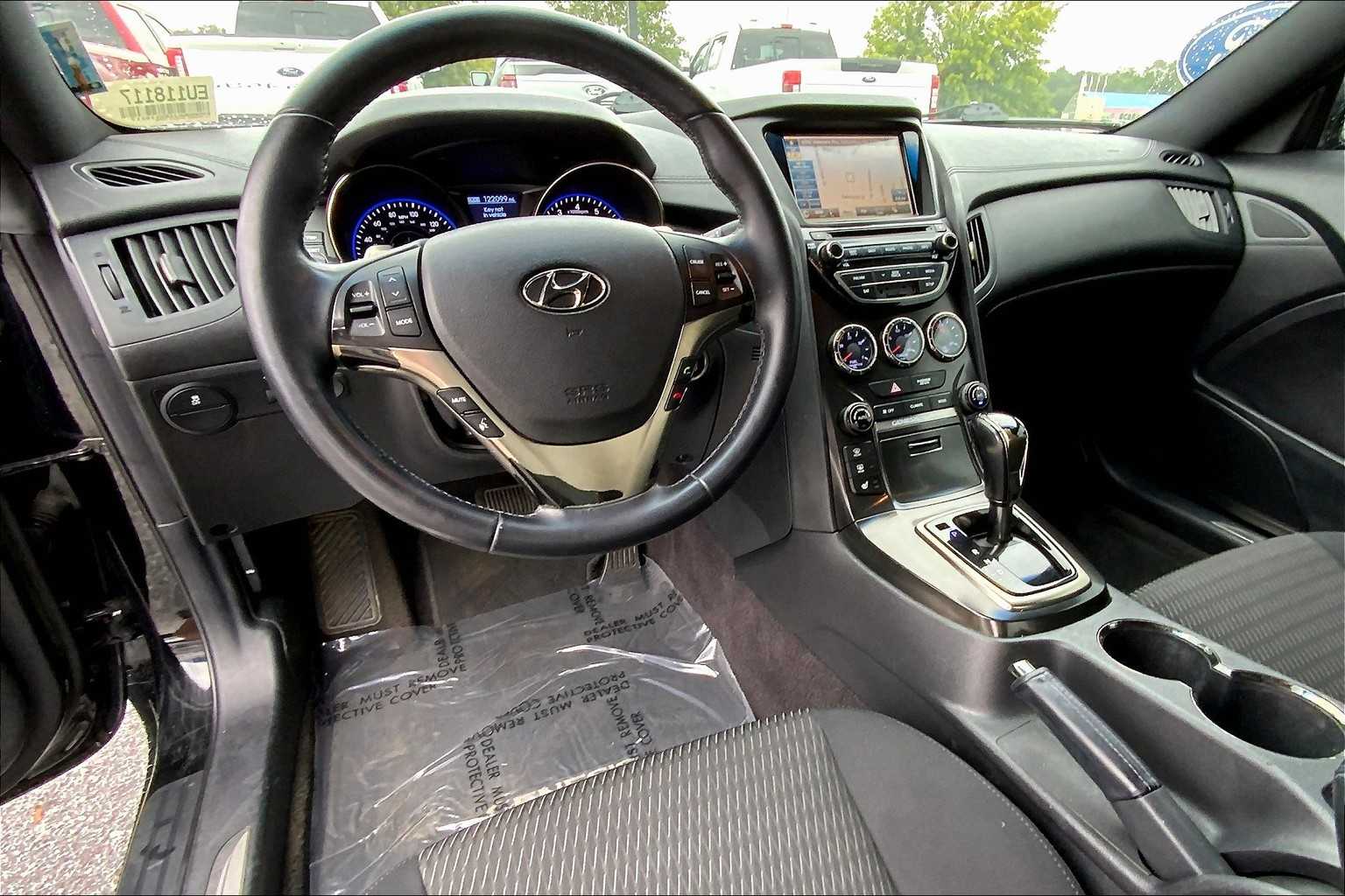 2014 Hyundai Genesis 3.8 photo 14