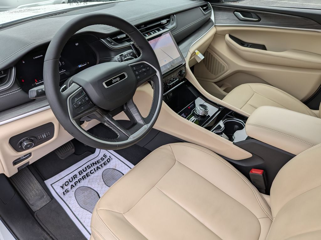 2023 Jeep Grand Cherokee Limited photo 3