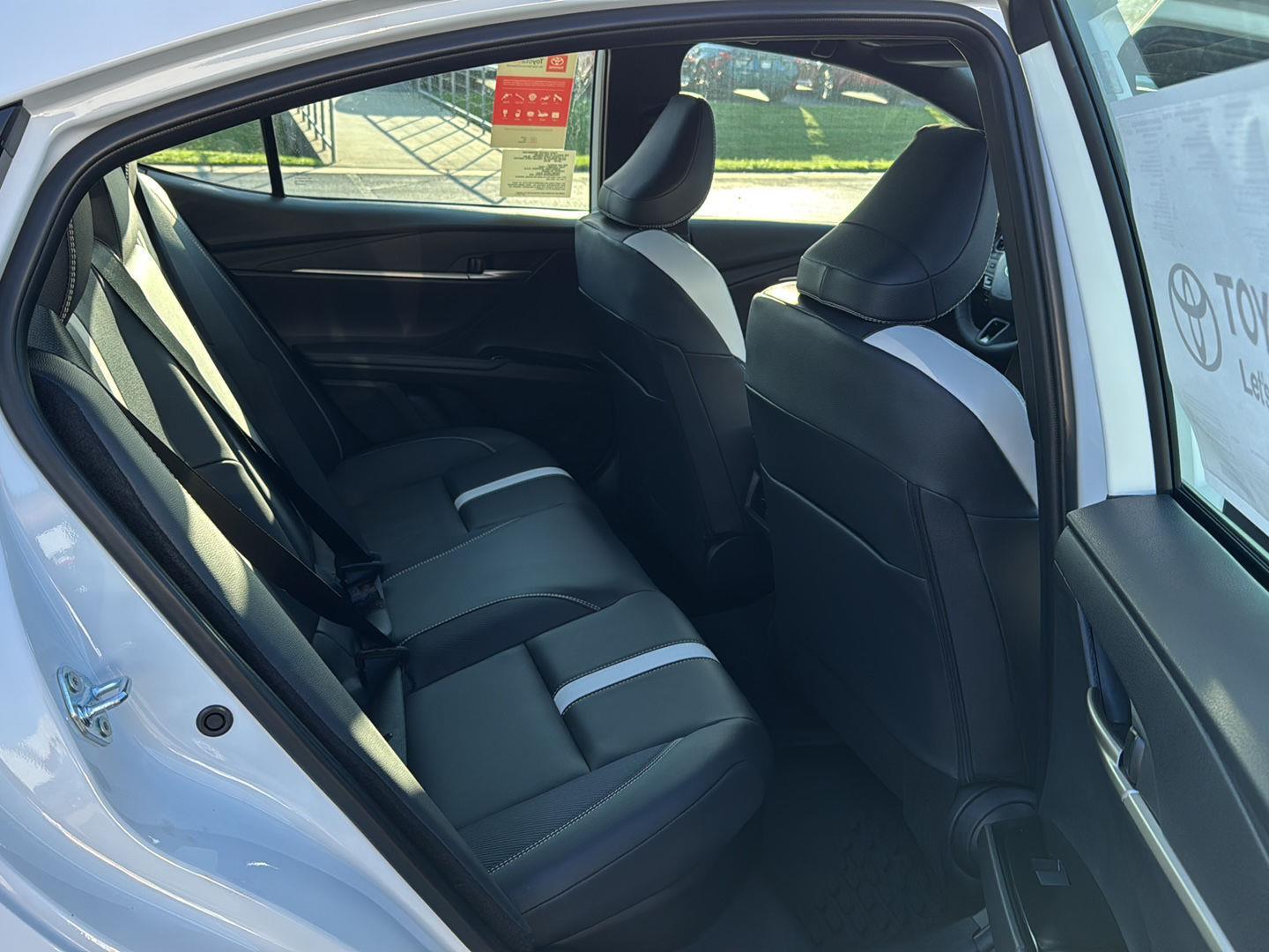 2025 Toyota Camry SE photo 11