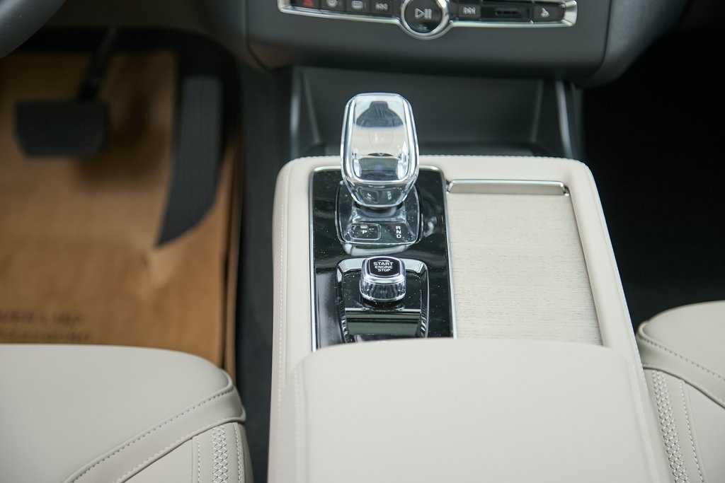 2026 VOLVO XC90 - Image 30