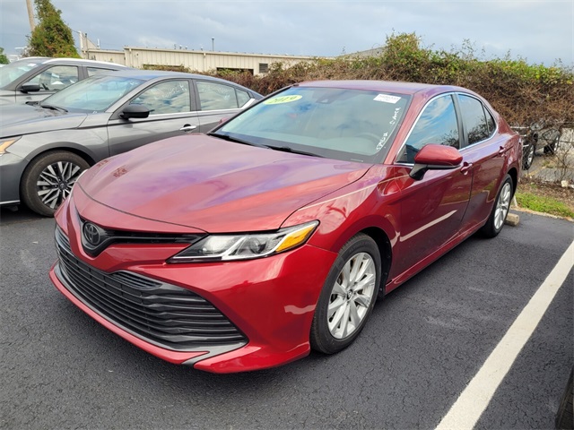 2019 Toyota Camry LE photo 3