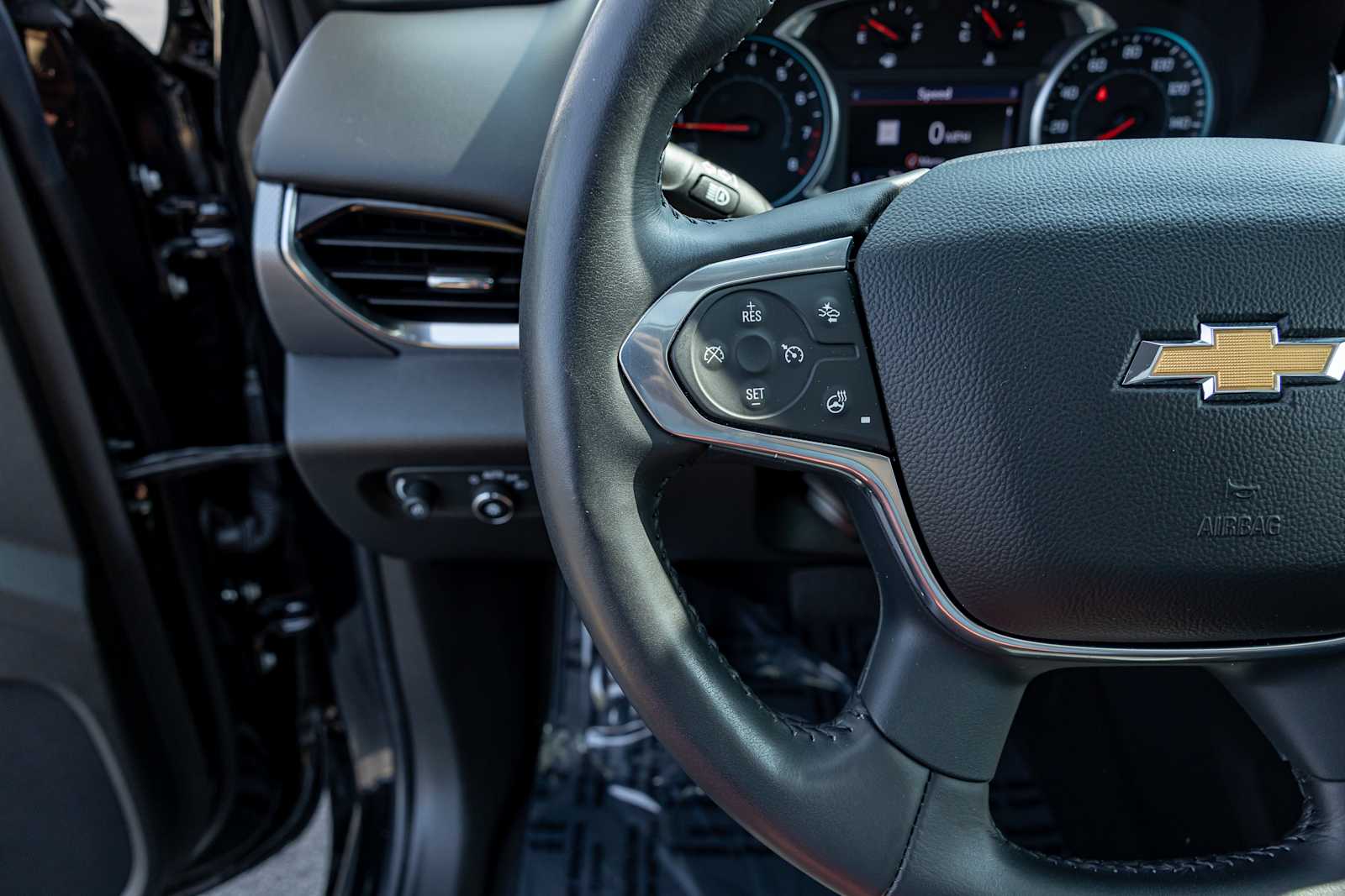 2021 Chevrolet Traverse Premier photo 3