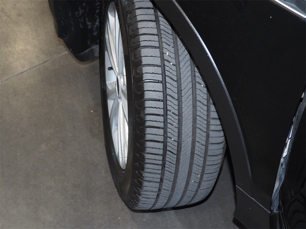 Used 2018 Black Ford SEL image 18