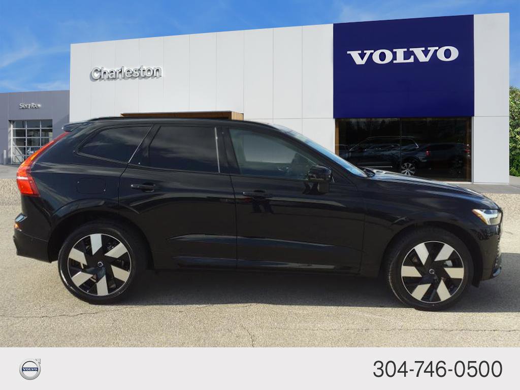2024 Volvo XC60 Recharge Hybrid Plus photo 2