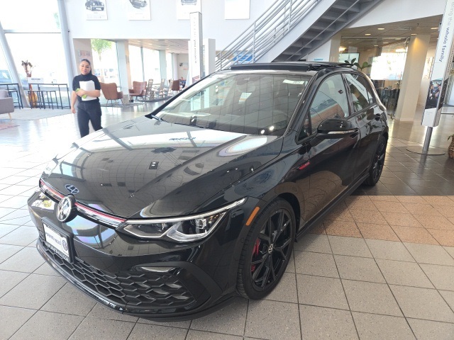 2024 Volkswagen Golf GTI 380 SE photo 3