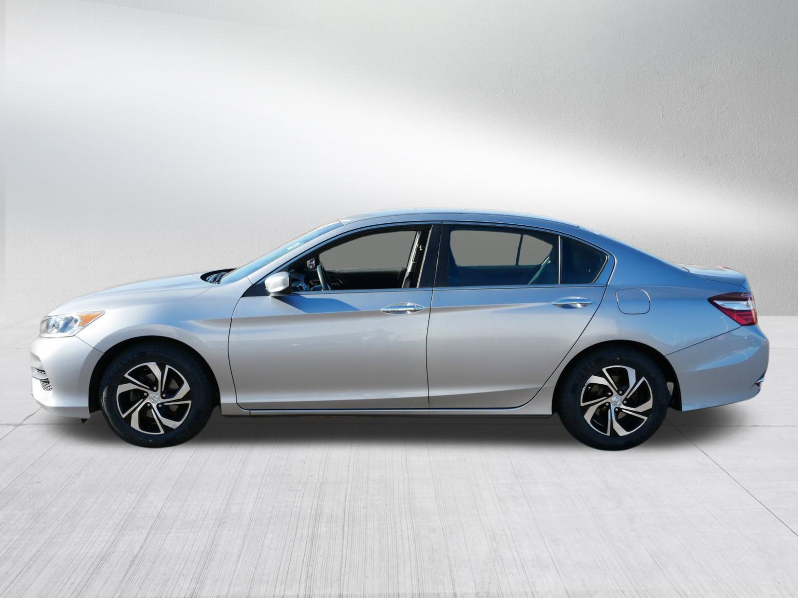 2016 Honda Accord LX photo 4