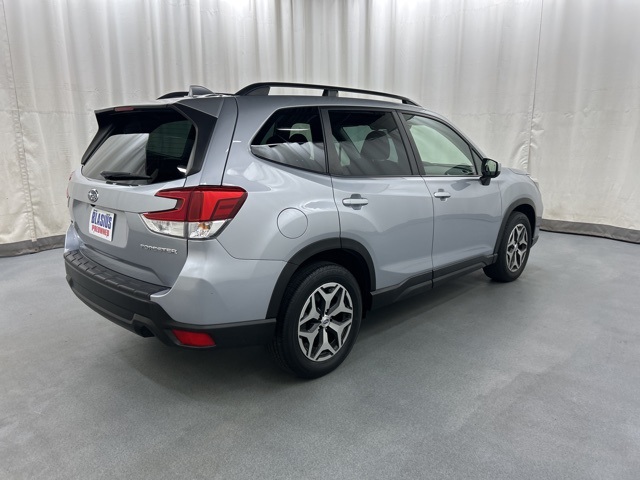 2021 Subaru Forester Premium photo 4