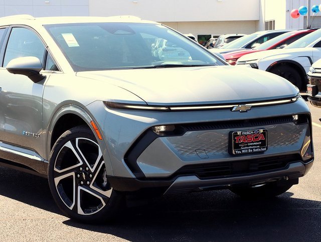 2025 Chevrolet Equinox EV 1LT photo 2