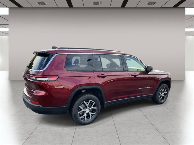 2025 Jeep Grand Cherokee Limited photo 3