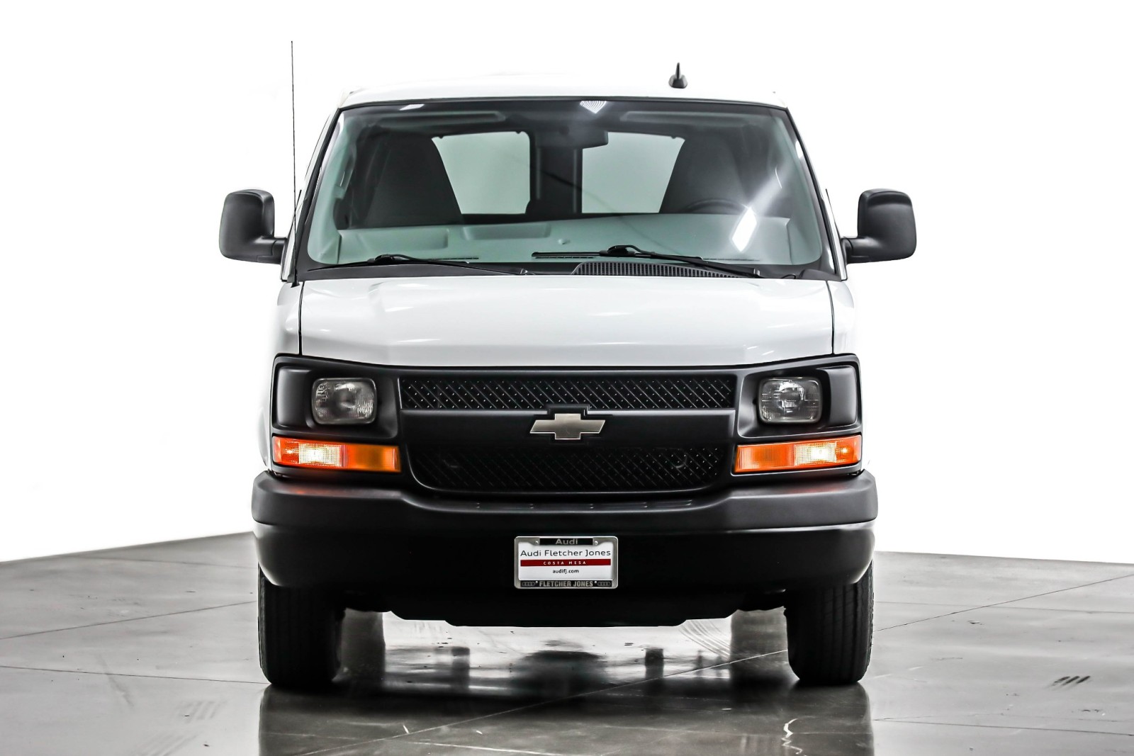 Pre-Owned 2016 Chevrolet Express Passenger RWD 2500 135 LS Full