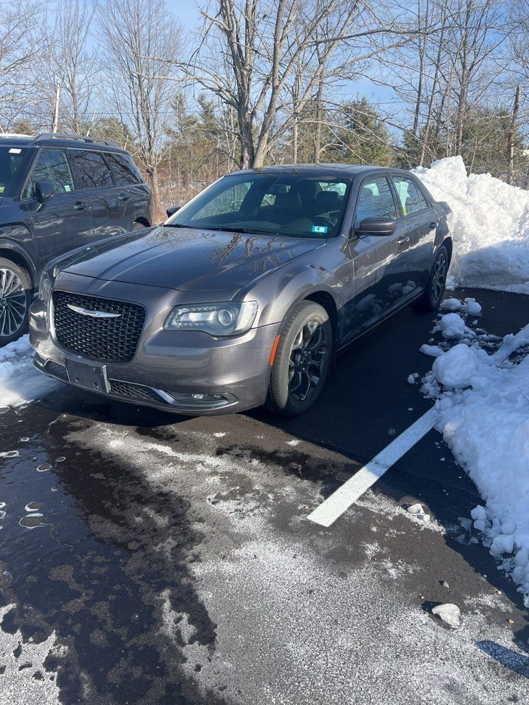 2018 Chrysler 300 S's photo