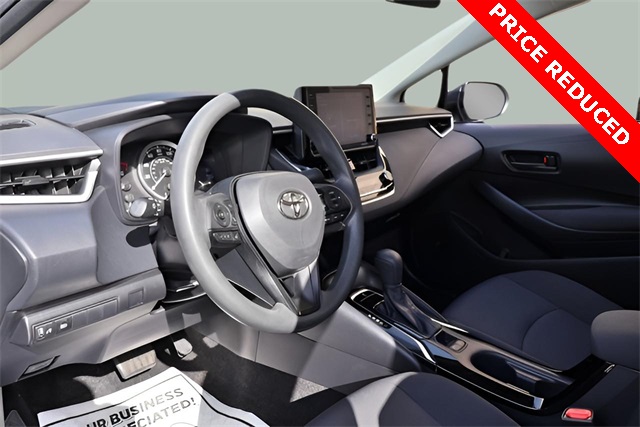 2022 Toyota Corolla LE photo 2