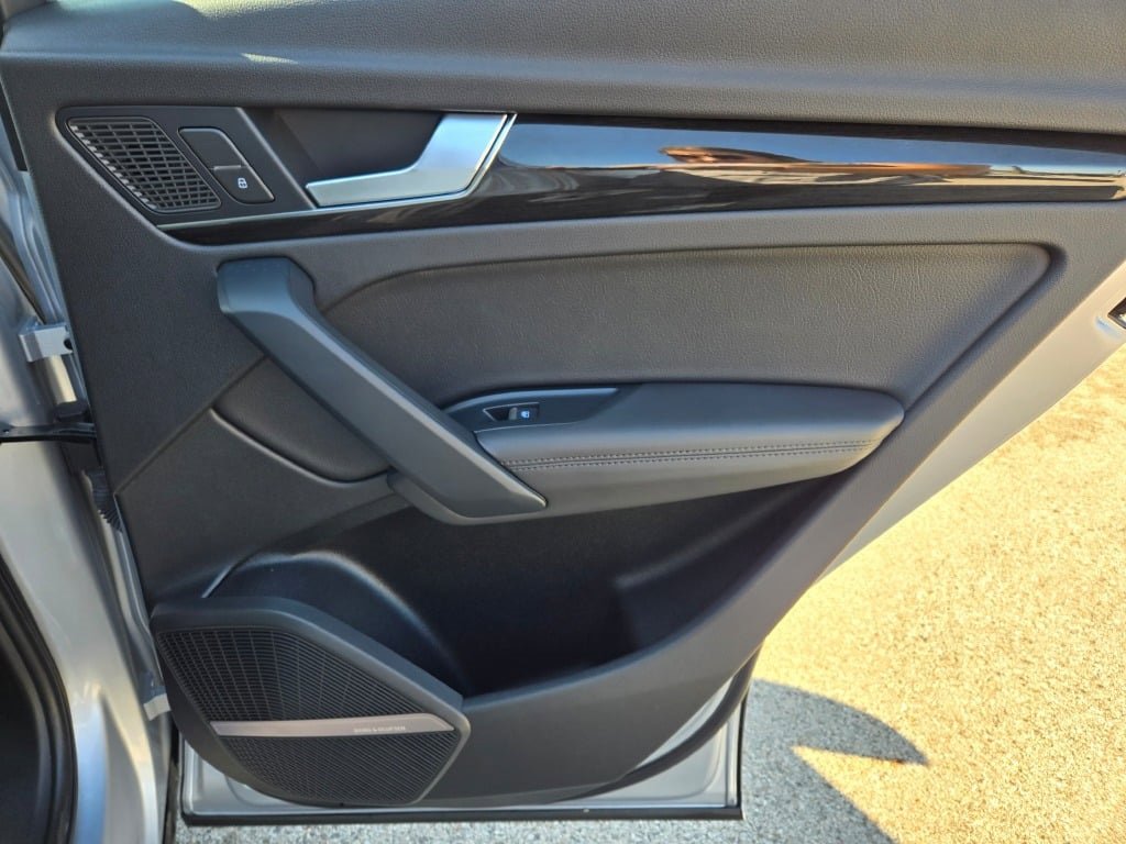 2020 Audi Q5 45 Premium Plus photo 10