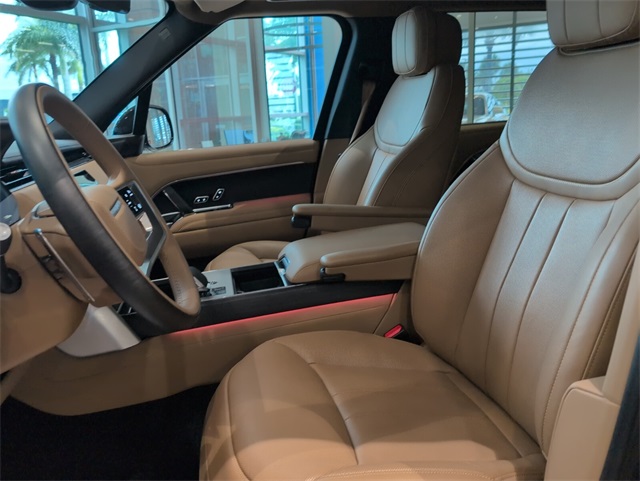 2025 Land Rover Range Rover SE photo 6