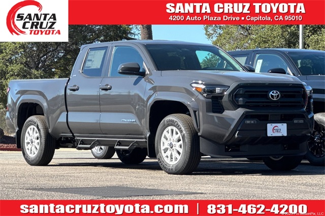 2025 Toyota Tacoma SR5's photo