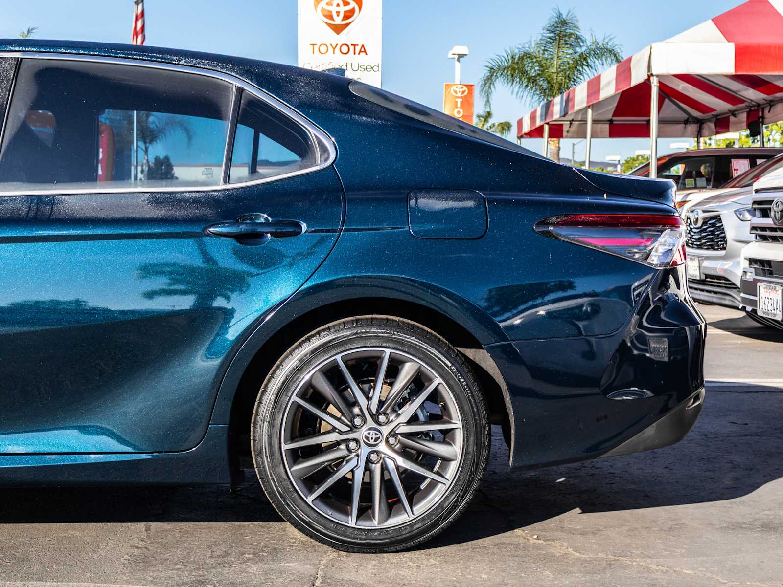 2021 Toyota Camry Hybrid XLE photo 3