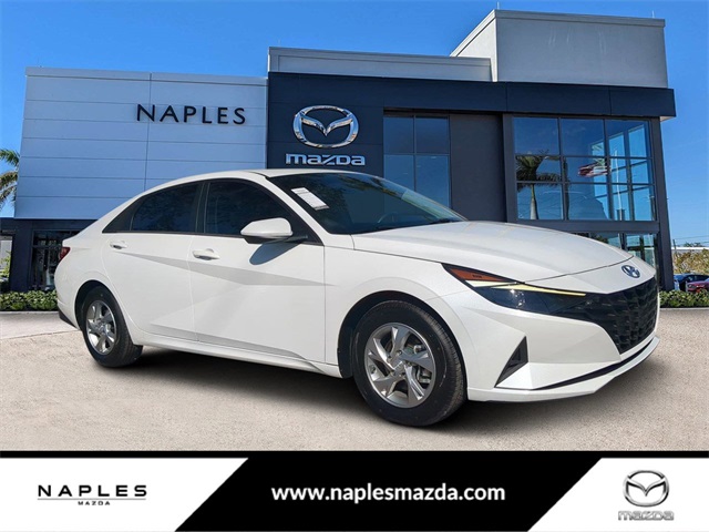 2022 Hyundai Elantra SE's photo