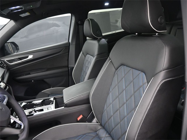 2025 Volkswagen Atlas Cross Sport SEL Premium R-Line photo 2