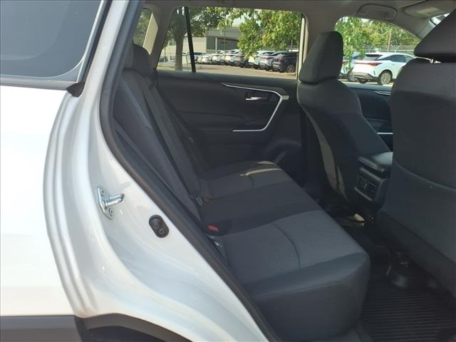 2021 Toyota RAV4 XLE photo 16