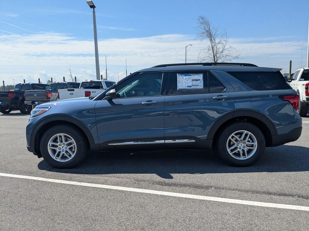 2025 Ford Explorer photo 8