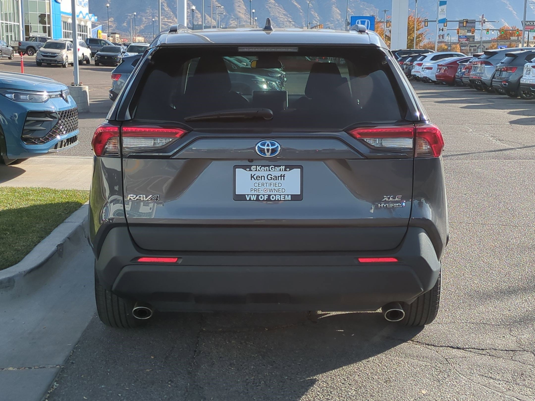 2024 Toyota RAV4 Hybrid XLE photo 3