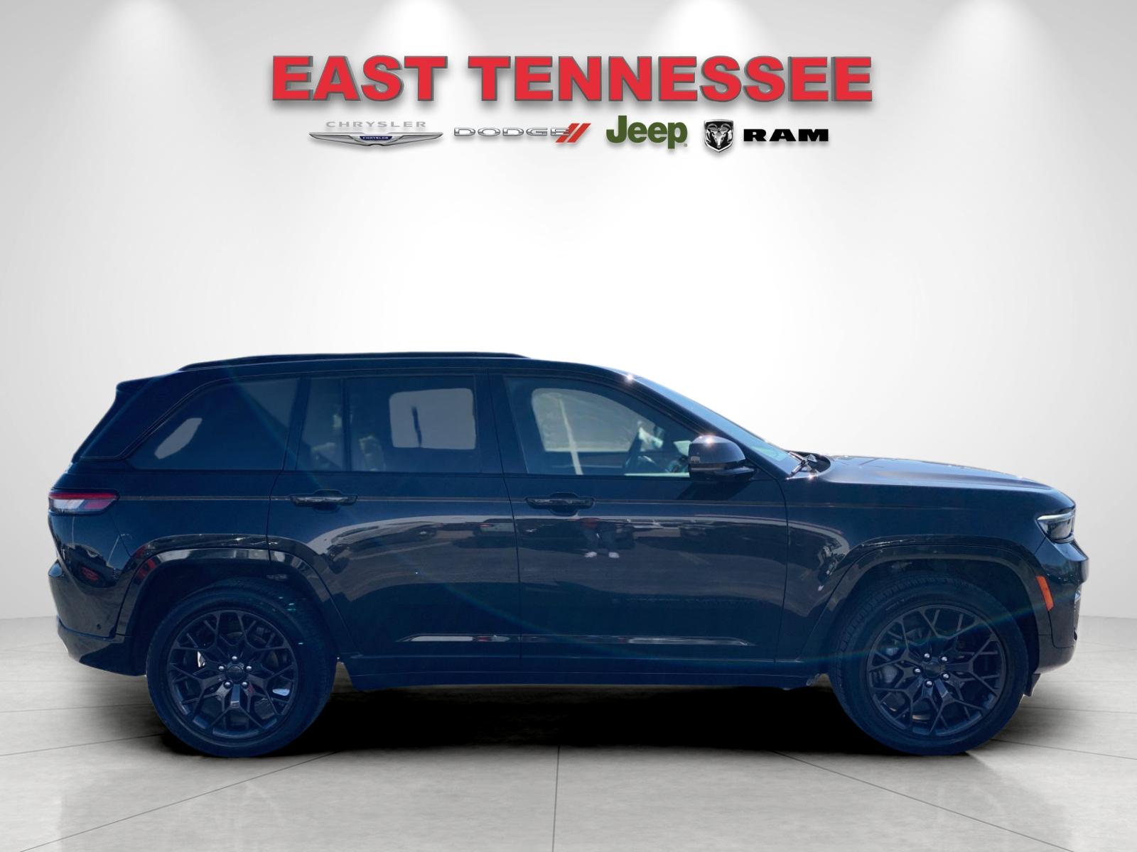 2024 Jeep Grand Cherokee Summit photo 2