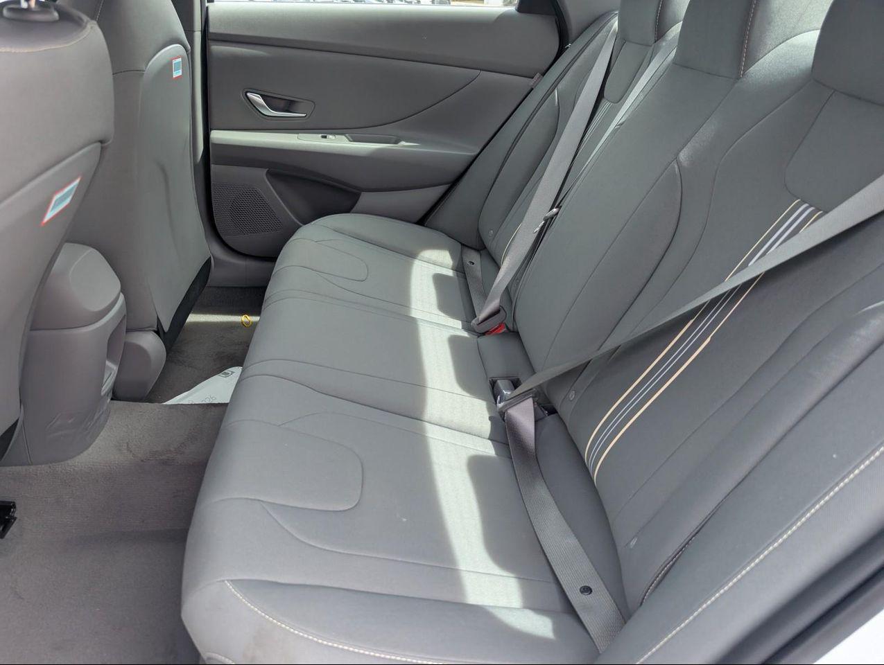 2025 Hyundai Elantra SEL Sport photo 19