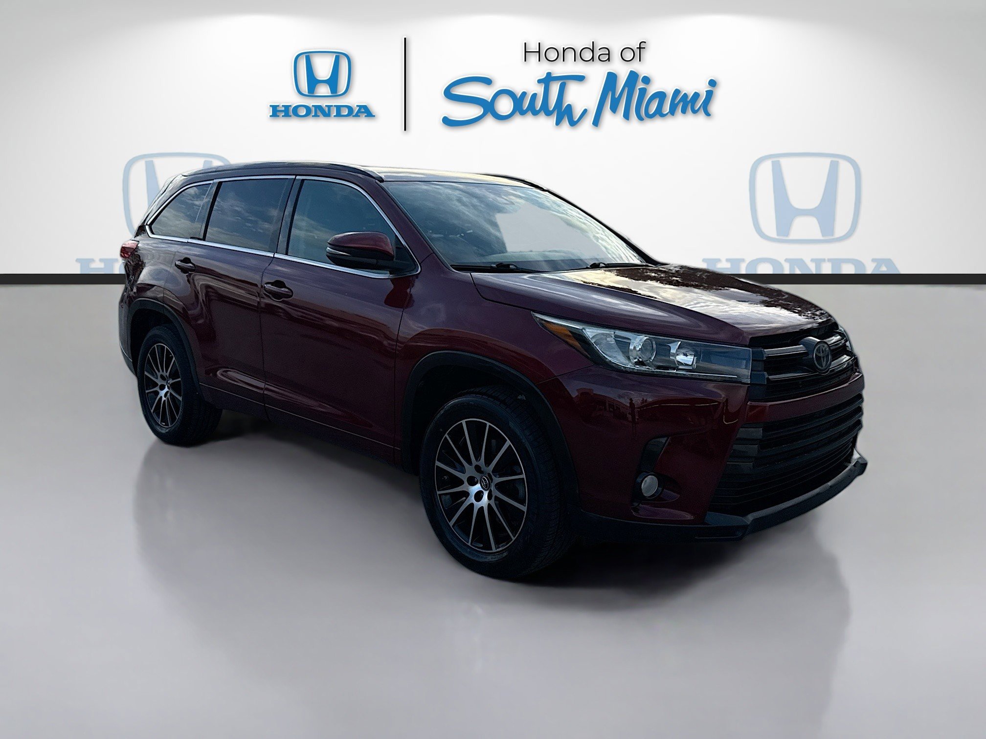 2018 Toyota Highlander SE's photo