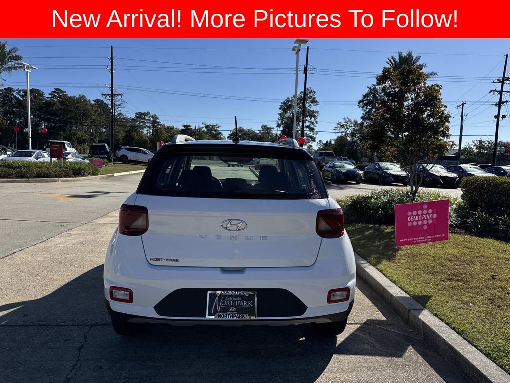 2025 Hyundai Venue Limited photo 2