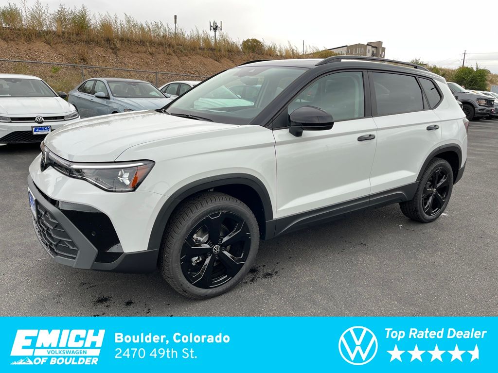 2025 Volkswagen Taos SE Black's photo