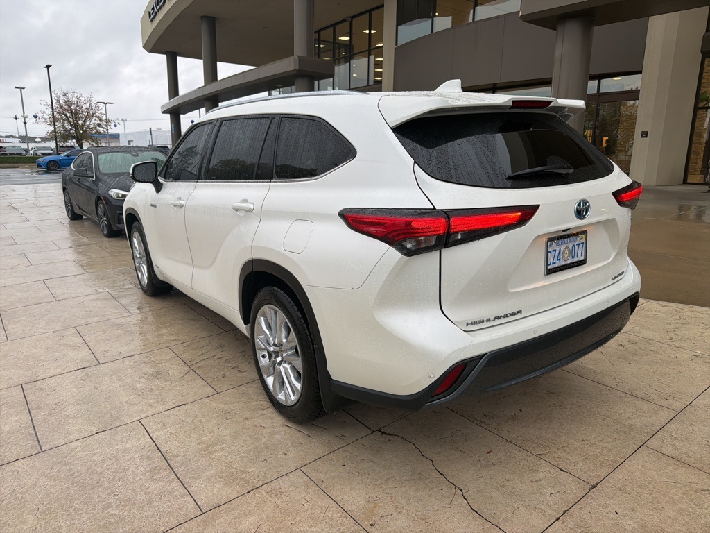 2021 Toyota Highlander Hybrid Limited photo 4