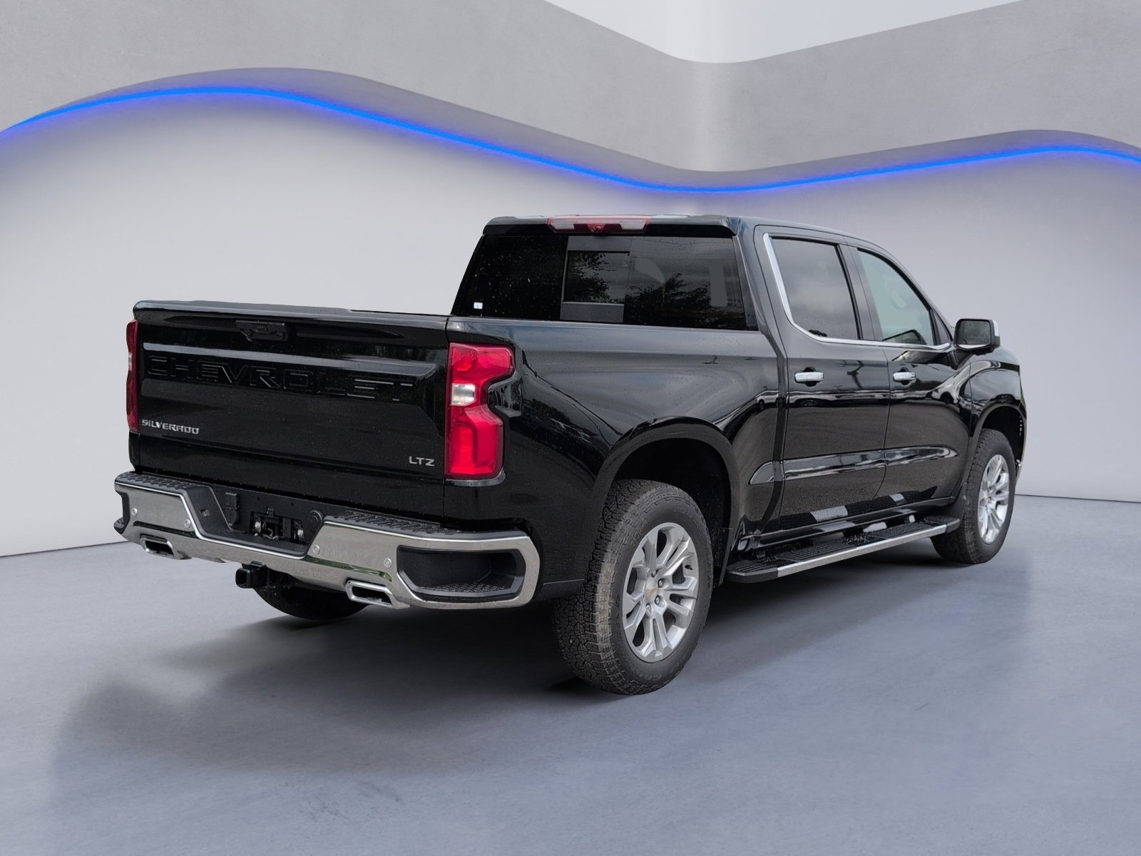 2025 Chevrolet Silverado 1500 LTZ photo 3
