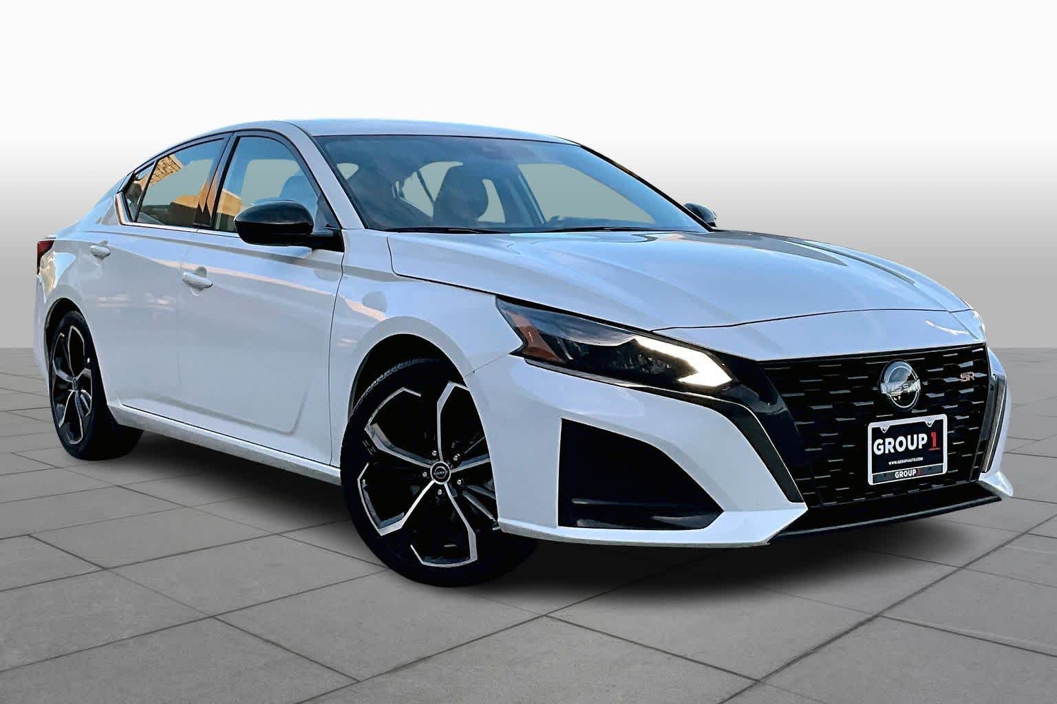 2023 Nissan Altima 2.5 SR photo 2