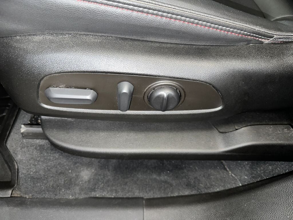 2022 Chevrolet Traverse RS photo 2