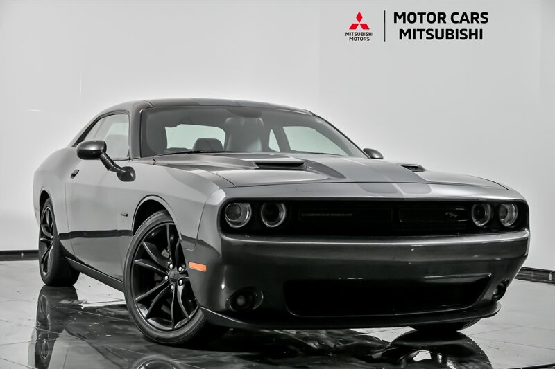 2016 Dodge Challenger R/T's photo