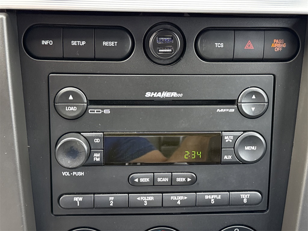 2005 Ford Mustang V6 Premium photo 17