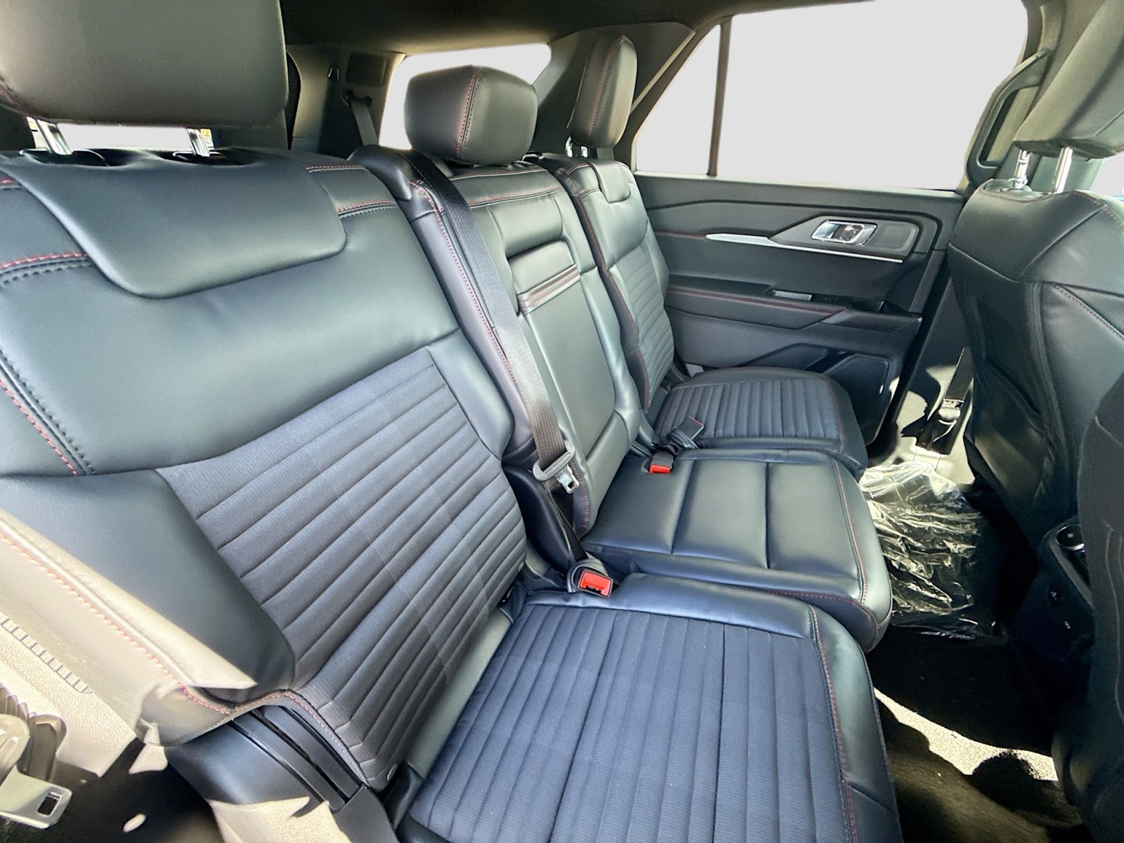 2025 Ford Explorer ST-Line photo 26