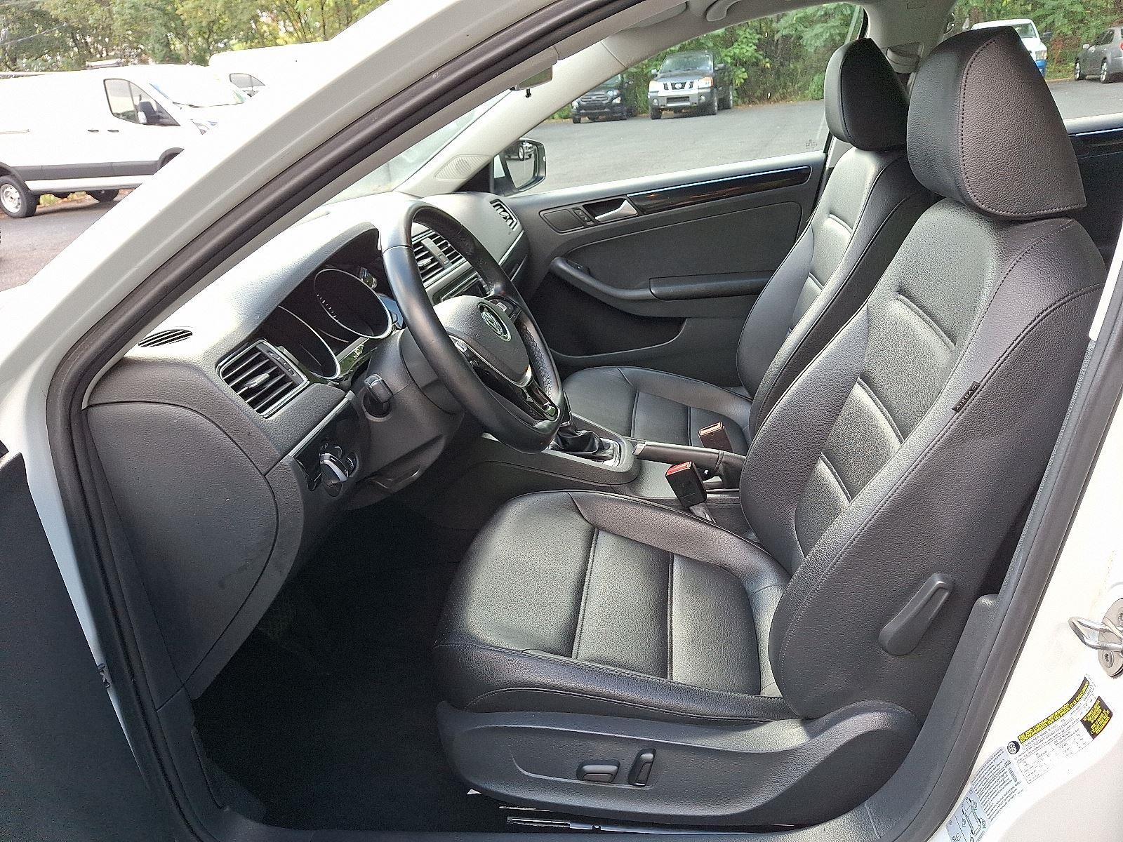 2017 Volkswagen Jetta 1.8T SEL photo 12
