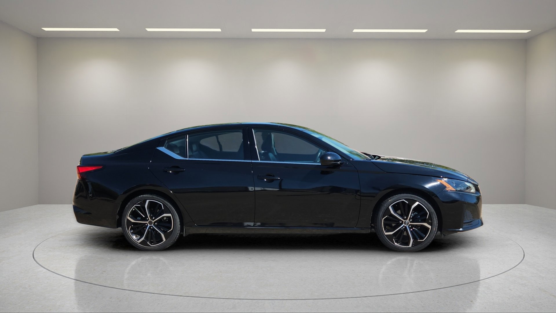 2023 Nissan Altima 2.5 SR photo 2