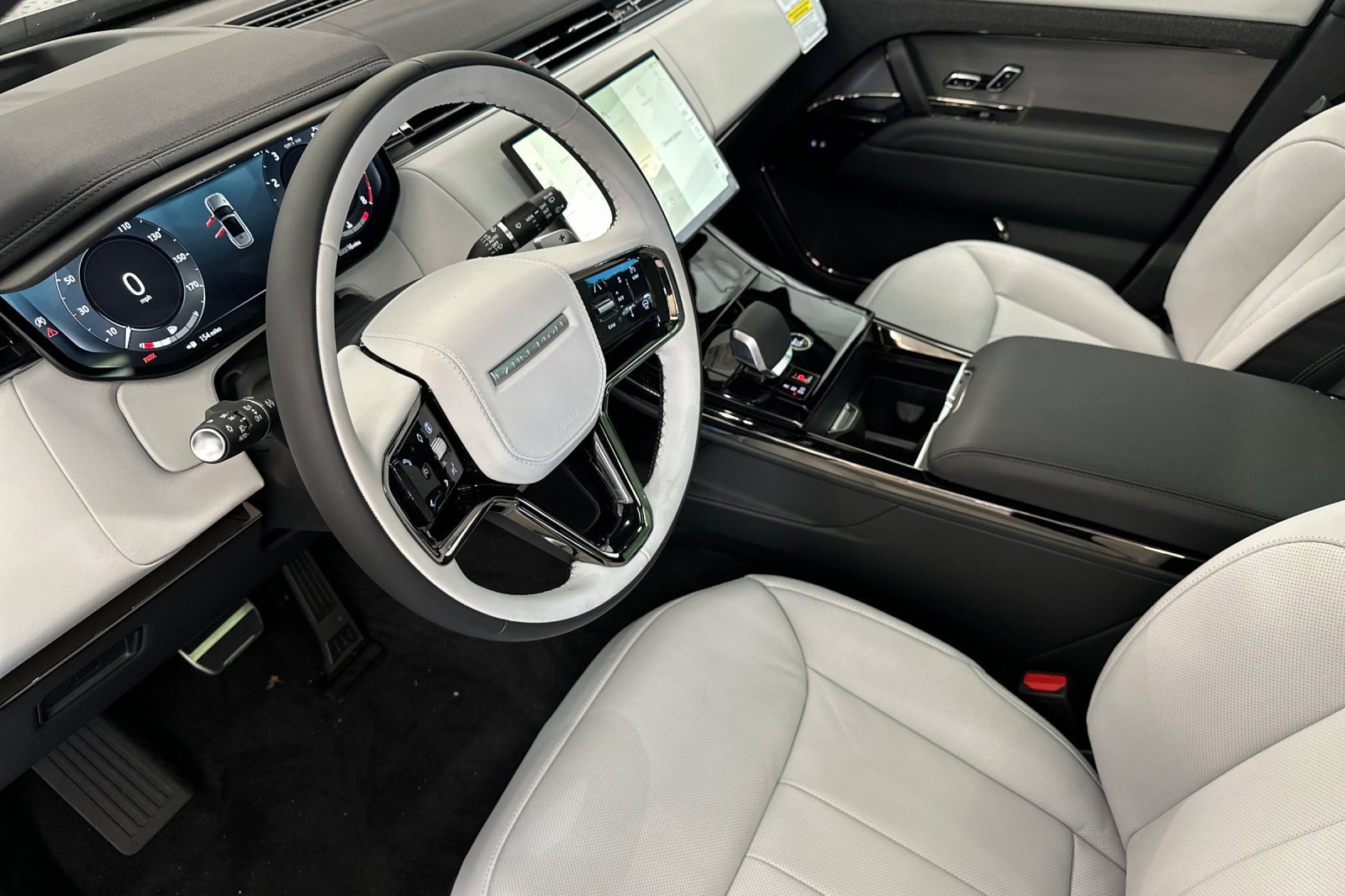 2025 Land Rover Range Rover Sport SE photo 4