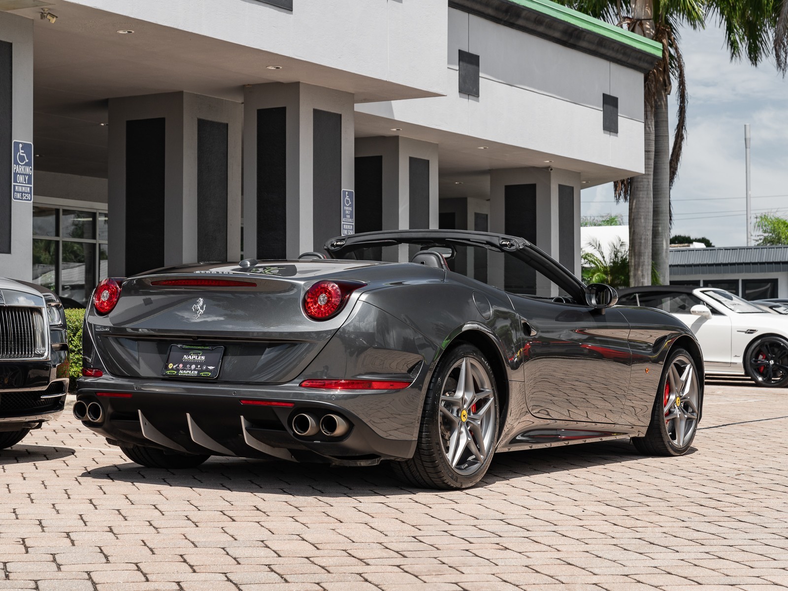 2015 Ferrari California T photo 20