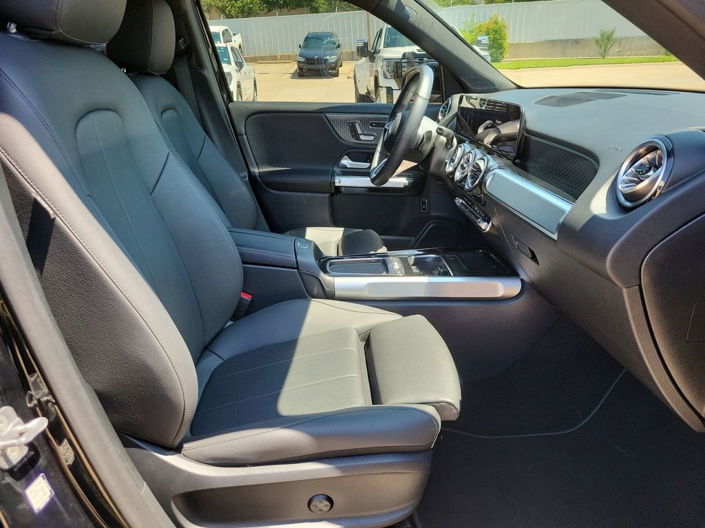 2024 Mercedes Benz GLB 250 photo 25