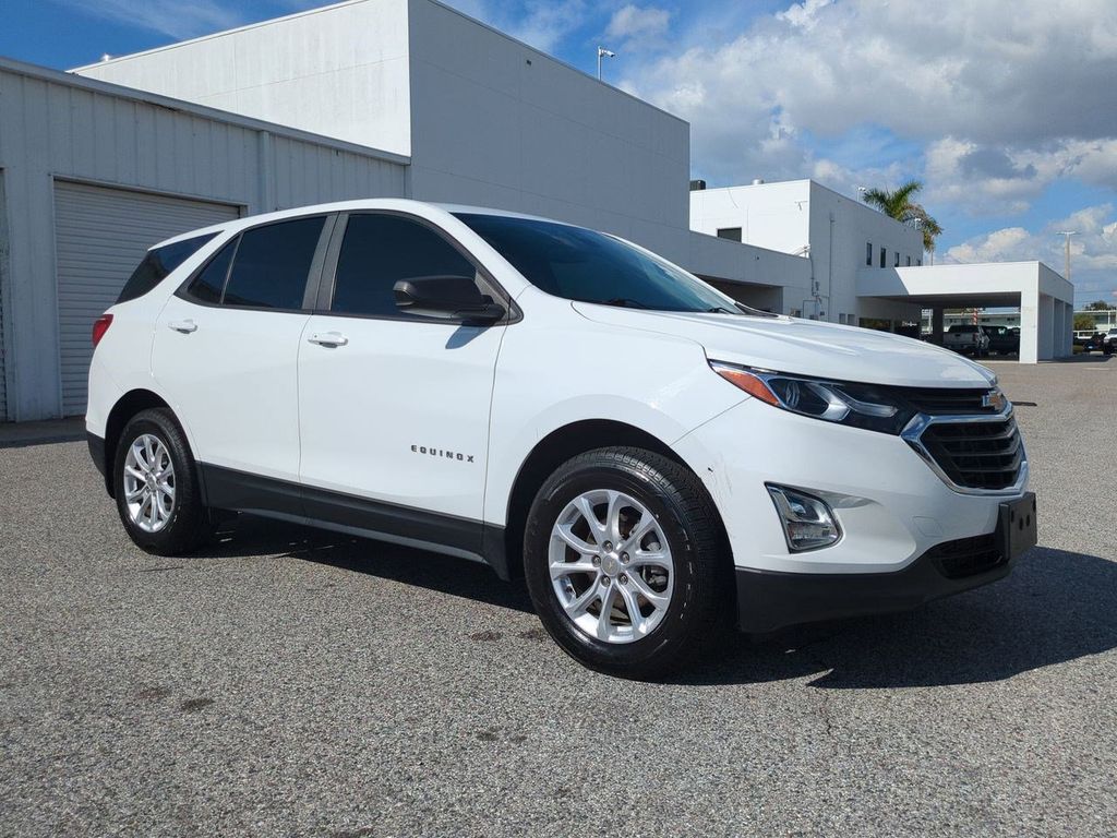 2020 Chevrolet Equinox LS photo 2