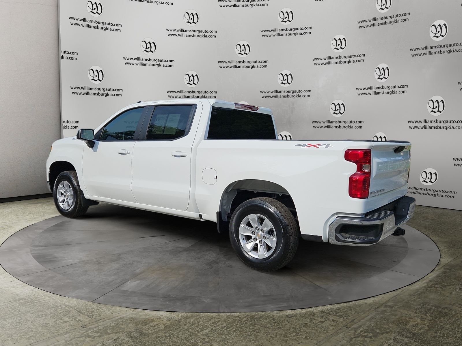 2025 Chevrolet Silverado 1500 LT photo 3