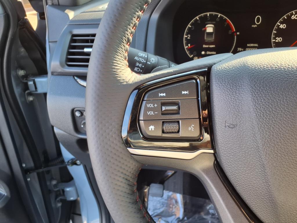 2025 Honda Ridgeline Black Edition photo 12