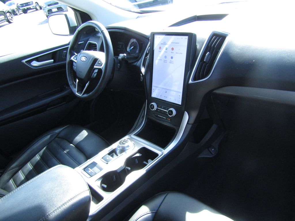 2023 Ford Edge SEL photo 8