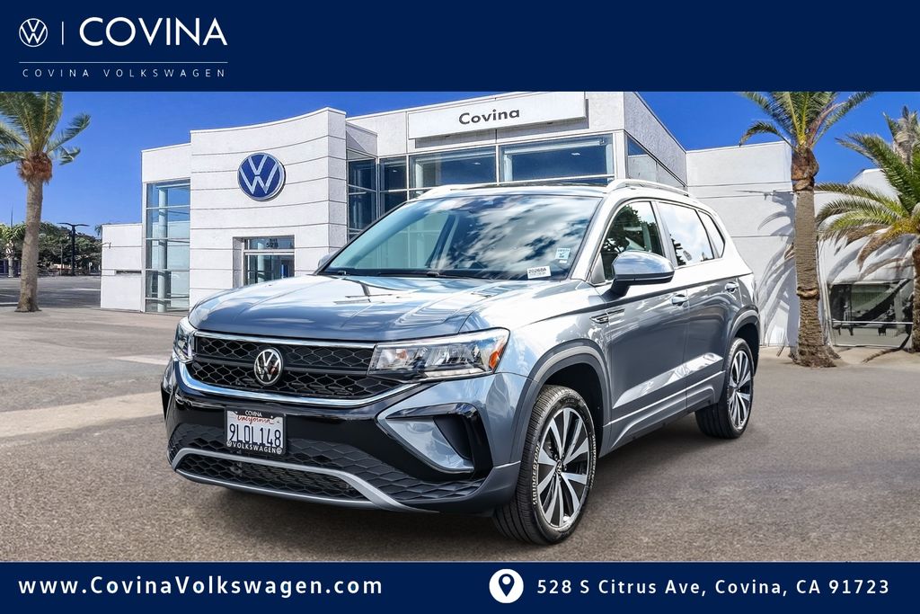 2024 Volkswagen Taos SE photo 3