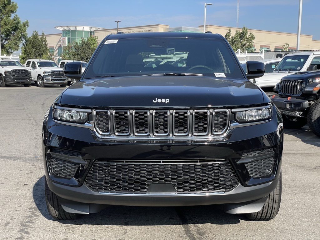 2025 Jeep Grand Cherokee Laredo X photo 9