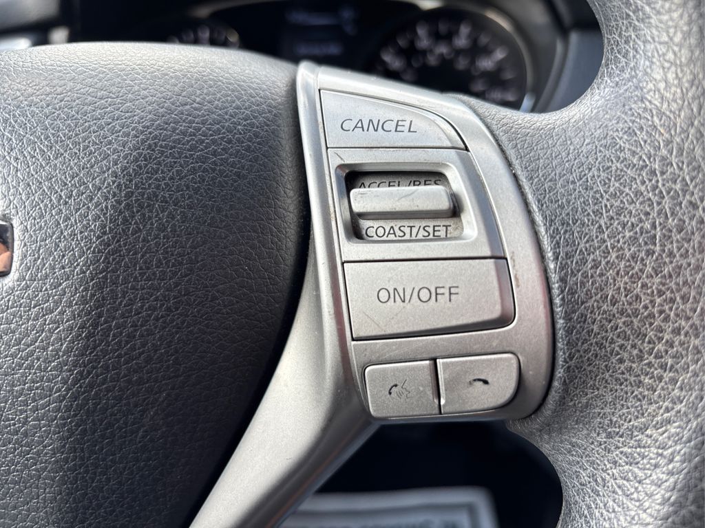 2016 Nissan Rogue SV photo 25