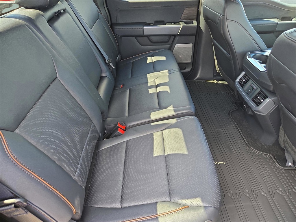 2025 Ford F-150 Lariat photo 31